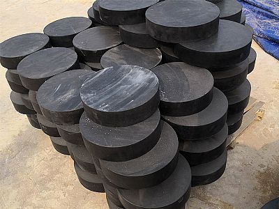 东港市板式橡胶支座由若干层橡胶片与薄钢板经加压硫化